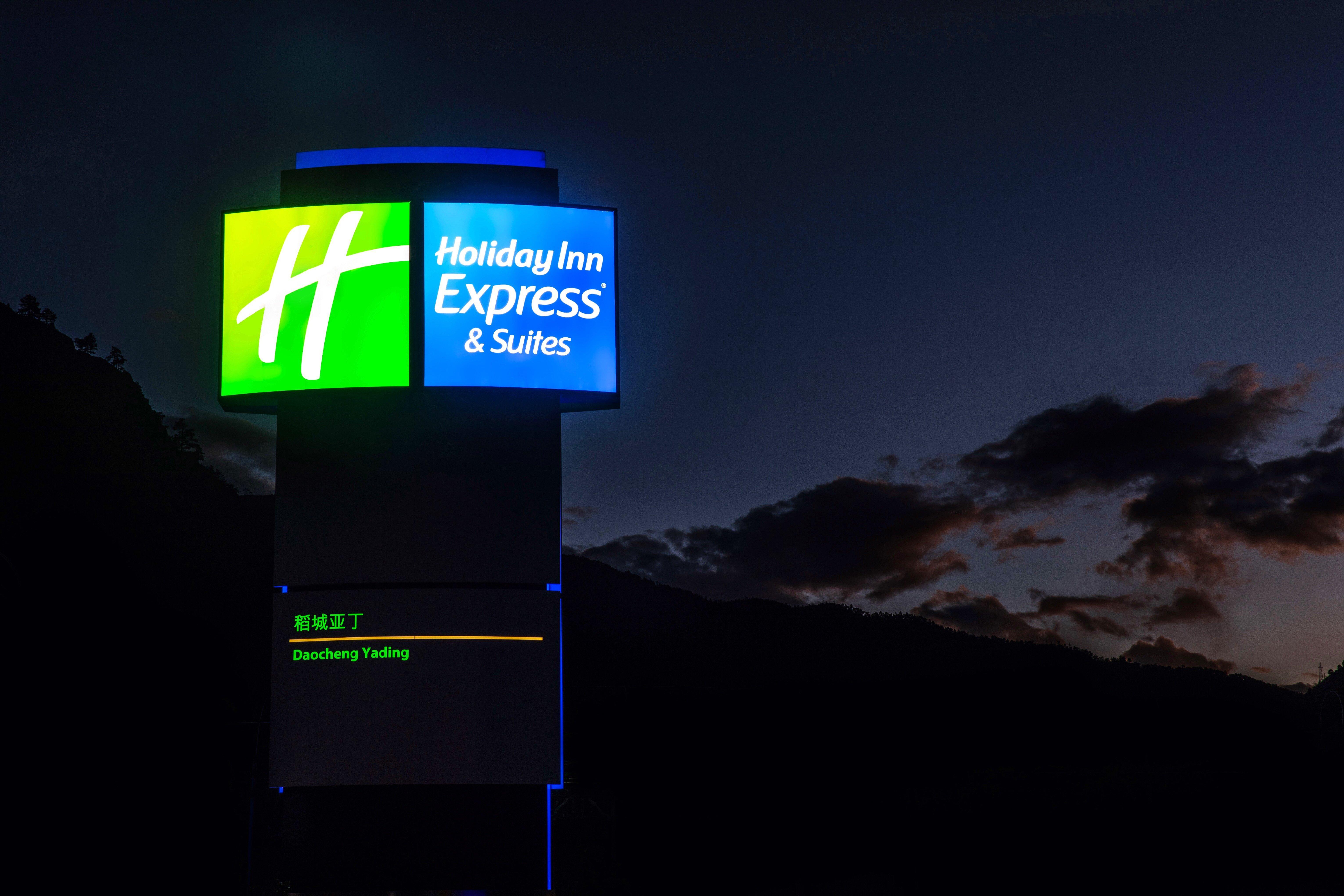 Holiday Inn Express Daocheng Yading, An Ihg Hotel Exterior foto