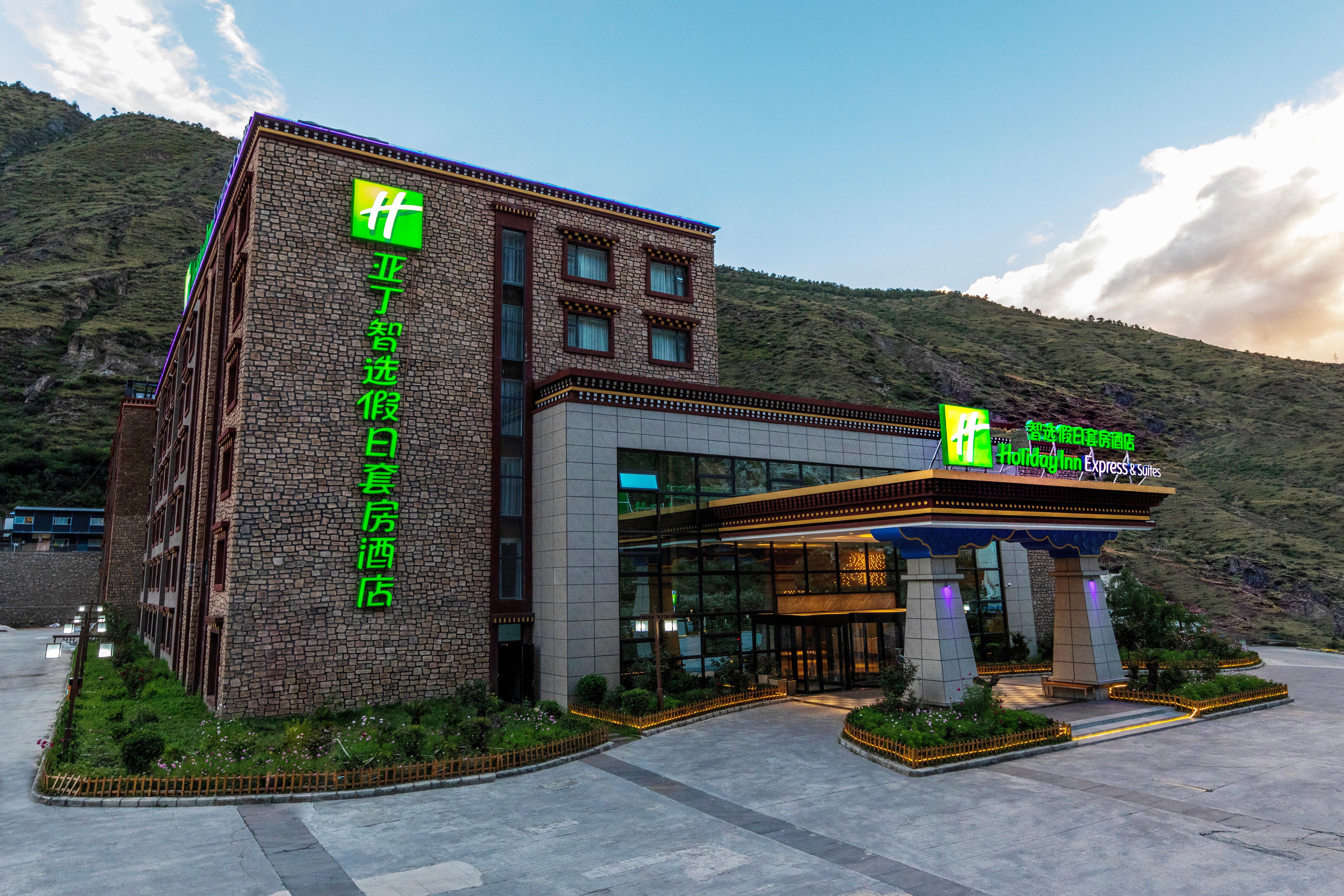 Holiday Inn Express Daocheng Yading, An Ihg Hotel Exterior foto