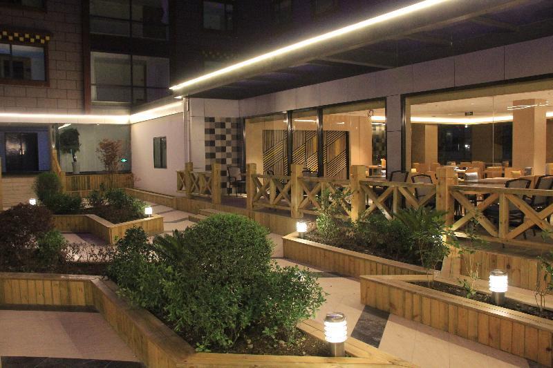 Holiday Inn Express Daocheng Yading, An Ihg Hotel Exterior foto